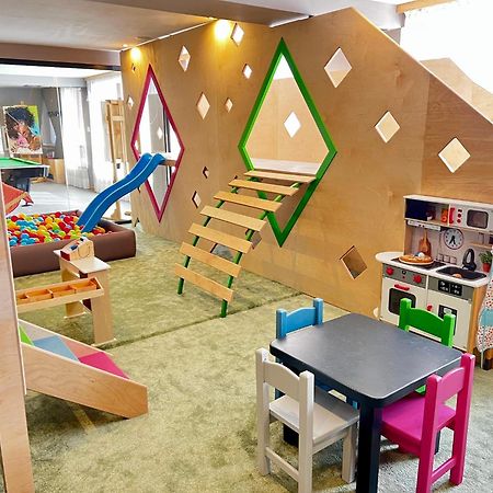 Hotel Arte Spa & Park Velingrad Kültér fotó The interior of the children's area