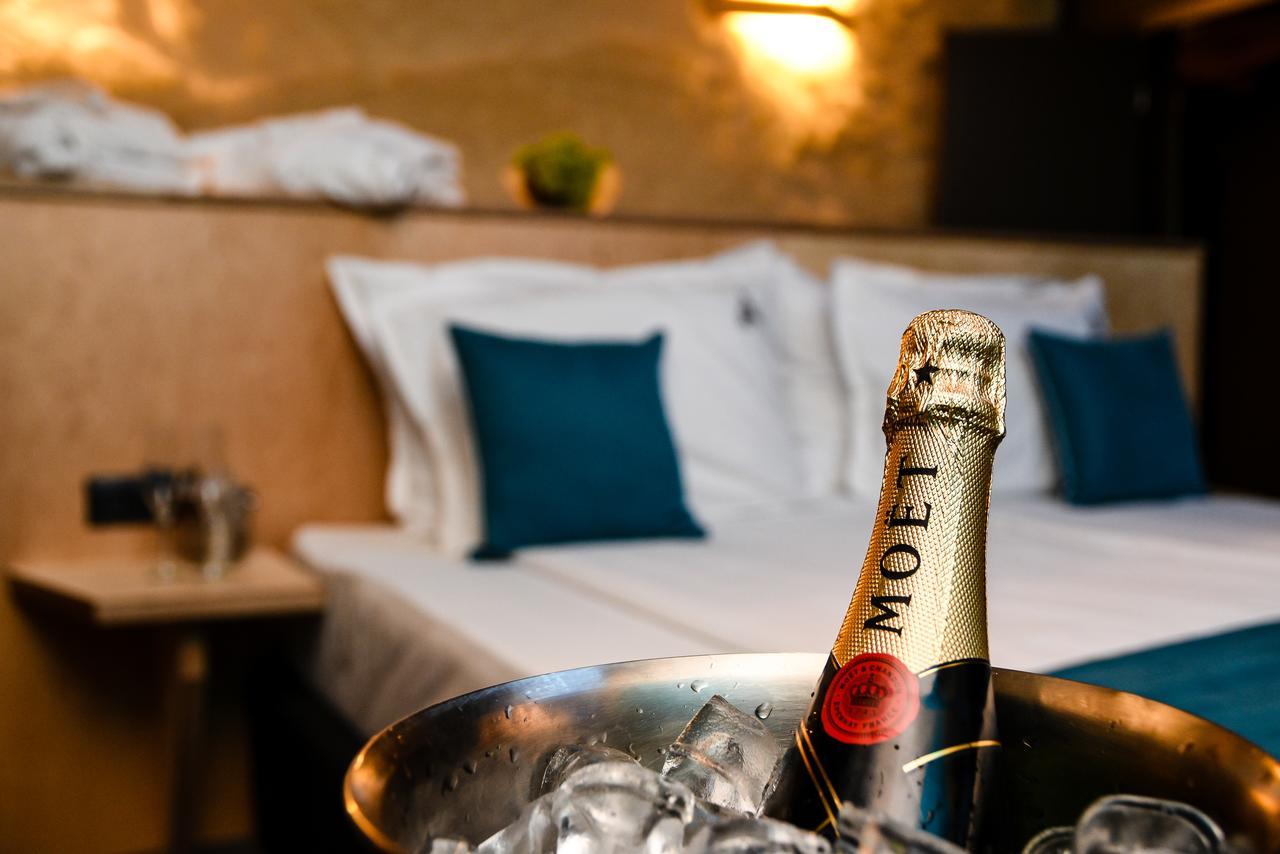 Hotel Arte Spa & Park Velingrad Kültér fotó A bottle of Moët & Chandon champagne