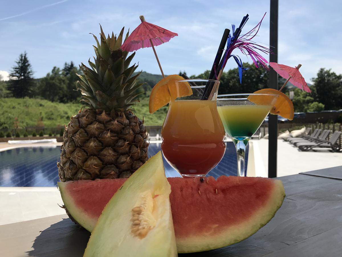 Hotel Arte Spa & Park Velingrad Kültér fotó A watermelon cooler